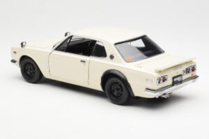 Nissan Skyline 2000 GT-R KPGC110 Biely Kyosho 1:18 08127W Kov – obrázok 7 z 8