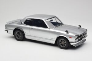 Nissan Skyline C10 2000 GT-R Strieborný Otto 1:12 G094 Živica – obrázok 4 z 6