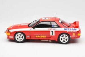 Nissan Skyline GT-R R32 #1 J. Richards / M. Skaife Bathurst 1000 Winner 1992 AUTOart 1:18 89279 Kov – obrázok 4 z 8