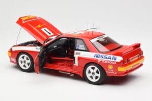 Nissan Skyline GT-R R32 #1 J. Richards / M. Skaife Bathurst 1000 Winner 1992 AUTOart 1:18 89279 Kov – obrázok 5 z 8