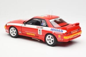 Nissan Skyline GT-R R32 #1 J. Richards / M. Skaife Bathurst 1000 Winner 1992 AUTOart 1:18 89279 Kov – obrázok 7 z 8