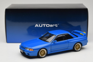 Nissan Skyline GT-R R32 V-Spec II Tuned Modrý AUTOart 1:18 77415 Kov – obrázok 8 z 8