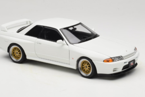 Nissan Skyline GT-R R32 V-Spec II Tuned Crystal White AUTOart 1:18 77416 Kov – obrázok 6 z 8