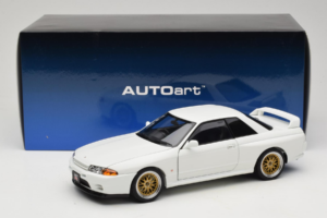 Nissan Skyline GT-R R32 V-Spec II Tuned Crystal White AUTOart 1:18 77416 Kov – obrázok 8 z 8