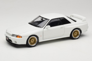 Nissan Skyline GT-R R32 V-Spec II Tuned Crystal White AUTOart 1:18 77416 Kov