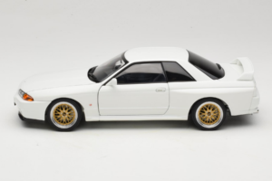 Nissan Skyline GT-R R32 V-Spec II Tuned Crystal White AUTOart 1:18 77416 Kov – obrázok 4 z 8