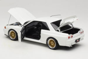 Nissan Skyline GT-R R32 V-Spec II Tuned Crystal White AUTOart 1:18 77416 Kov – obrázok 5 z 8