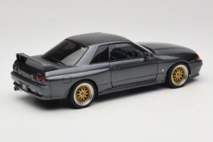 Nissan Skyline GT-R R32 V-Spec II Tuned Gun Grey Metallic AUTOart 1:18 77417 Kov – obrázok 3 z 8