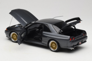 Nissan Skyline GT-R R32 V-Spec II Tuned Gun Grey Metallic AUTOart 1:18 77417 Kov – obrázok 5 z 8