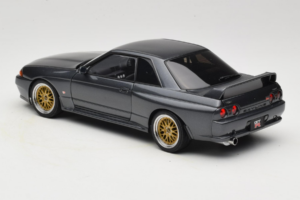 Nissan Skyline GT-R R32 V-Spec II Tuned Gun Grey Metallic AUTOart 1:18 77417 Kov – obrázok 7 z 8
