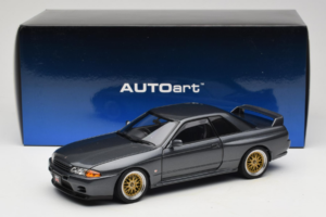 Nissan Skyline GT-R R32 V-Spec II Tuned Gun Grey Metallic AUTOart 1:18 77417 Kov – obrázok 8 z 8