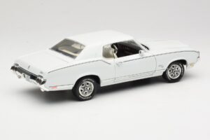 Oldsmobile Cutlass SX Biely ERTL 1:18 33775 Kov – obrázok 3 z 8