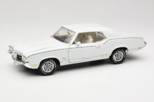 Oldsmobile Cutlass SX Biely ERTL 1:18 33775 Kov