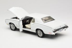 Oldsmobile Cutlass SX Biely ERTL 1:18 33775 Kov – obrázok 5 z 8