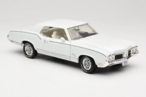 Oldsmobile Cutlass SX Biely ERTL 1:18 33775 Kov – obrázok 6 z 8