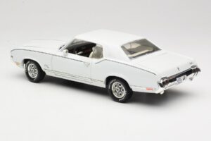 Oldsmobile Cutlass SX Biely ERTL 1:18 33775 Kov – obrázok 7 z 8