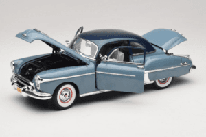 Oldsmobile 88 Modrý Grease Auto World 1:18 AWSS103/06 Kov – obrázok 2 z 8