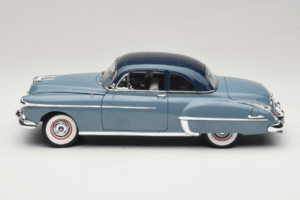 Oldsmobile 88 Modrý Grease Auto World 1:18 AWSS103/06 Kov – obrázok 4 z 8