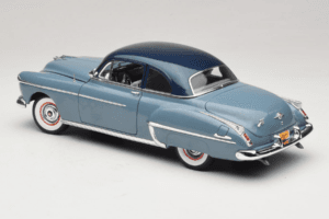 Oldsmobile 88 Modrý Grease Auto World 1:18 AWSS103/06 Kov – obrázok 7 z 8