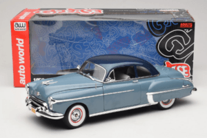 Oldsmobile 88 Modrý Grease Auto World 1:18 AWSS103/06 Kov – obrázok 8 z 8