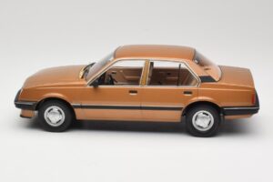 Opel Ascona C Berlina Beige Metallic MCG 1:18 MCG18459 Kov – obrázok 3 z 6