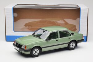 Opel Ascona C Metallic Light Green MCG 1:18 MCG18458 Kov – obrázok 6 z 6