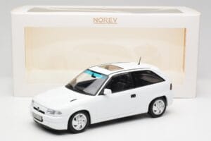 Opel Astra F GSi Blanc Casablanca Norev 1:18 183673 Kov – obrázok 6 z 6