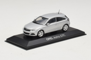 Opel Astra H GTC Strieborný Minichamps 1:43 ASTRA003 Kov – obrázok 2 z 4