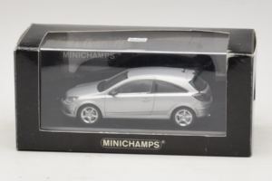 Opel Astra H GTC Strieborný Minichamps 1:43 ASTRA003 Kov – obrázok 4 z 4