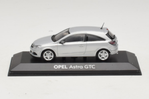 Opel Astra H GTC Strieborný Minichamps 1:43 ASTRA003 Kov