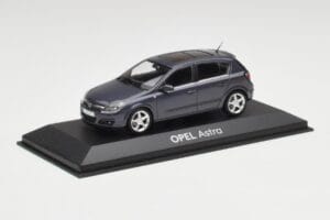 Opel Astra H Tmavomodrý Minichamps 1:43 B24910027-A1 Kov – obrázok 2 z 4