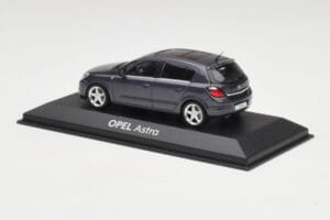Opel Astra H Tmavomodrý Minichamps 1:43 B24910027-A1 Kov – obrázok 3 z 4
