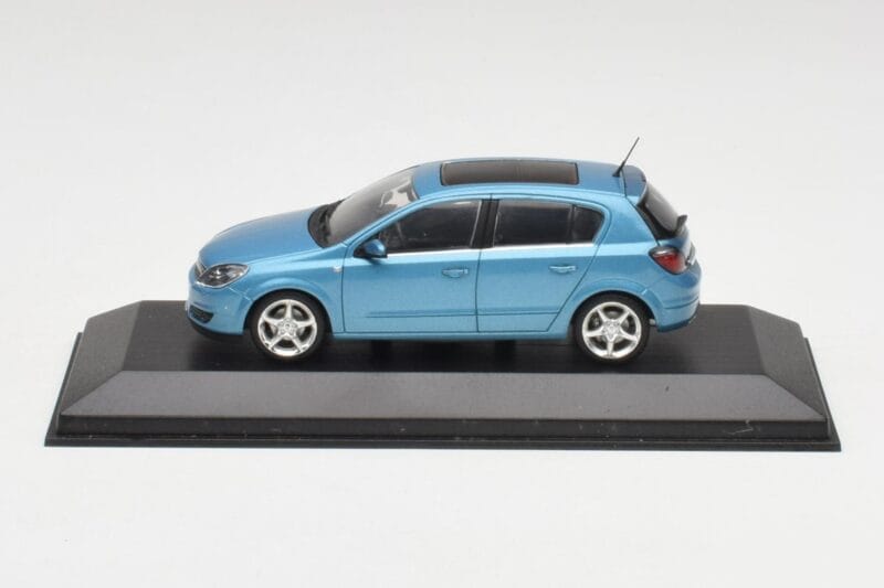 Opel Astra H Svetlo Modrý Minichamps 1:43 400043001 Kov