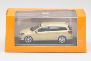 Opel Astra H Kombi Žltý Minichamps 1:43 1799098 Kov – obrázok 4 z 4