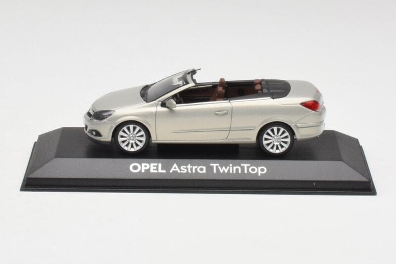Opel Astra H Twin Top Strieborný Minichamps 1:43 403045633 Kov