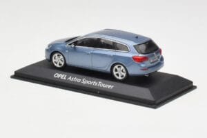 Opel Astra J Sports Tourer Blue Metallic Minichamps 1:43 400049012 Kov – obrázok 3 z 4