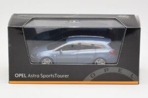 Opel Astra J Sports Tourer Blue Metallic Minichamps 1:43 400049012 Kov – obrázok 4 z 4