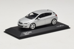 Opel Astra J Strieborný Minichamps 1:43 400049000 Kov – obrázok 2 z 4