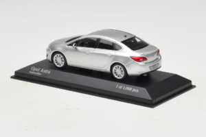 Opel Astra J Strieborný Minichamps 1:43 410042000 Kov – obrázok 3 z 5