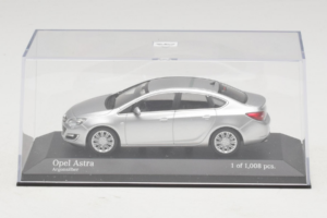 Opel Astra J Strieborný Minichamps 1:43 410042000 Kov – obrázok 4 z 5