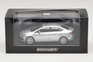Opel Astra J Strieborný Minichamps 1:43 410042000 Kov – obrázok 5 z 5