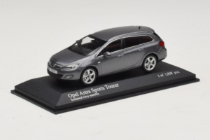 Opel Astra J Sports Tourer Minichamps 1:43 400049014 Kov – obrázok 2 z 4