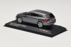 Opel Astra J Sports Tourer Minichamps 1:43 400049014 Kov – obrázok 3 z 4