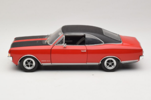 Opel Commodore GS/E Červený Revell 1:18 8826 Kov – obrázok 4 z 8