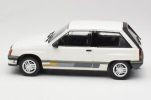 Opel Corsa A Sprint Biely MCG 1:18 MCG18432 Kov – obrázok 3 z 6