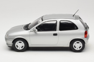 Opel Corsa B Grey Metallic MCG 1:18 MCG18515 Kov – obrázok 3 z 6