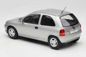 Opel Corsa B Grey Metallic MCG 1:18 MCG18515 Kov – obrázok 5 z 6