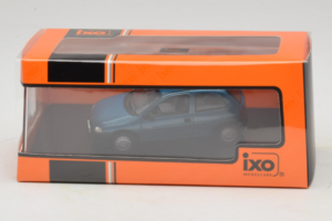 Opel Corsa B Swing Modrý IXO 1:43 CLC581N Kov – obrázok 4 z 4