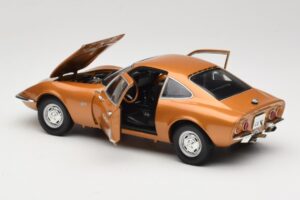 Opel GT Zlatý Minichamps 1:18 180049025 Kov – obrázok 5 z 8