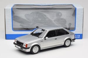 Opel Kadett D GTE Strieborný MCG 1:18 MCG18533 Kov – obrázok 6 z 6